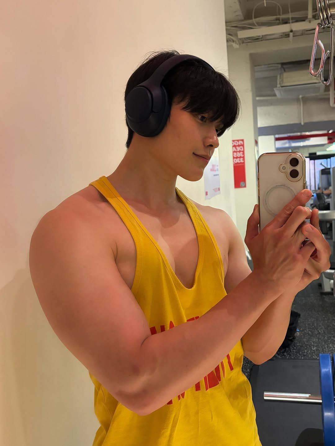 pps2____j 게시물 이미지: My color yellow☀️
#yellow #gym #헬스장 #오운완 #backday