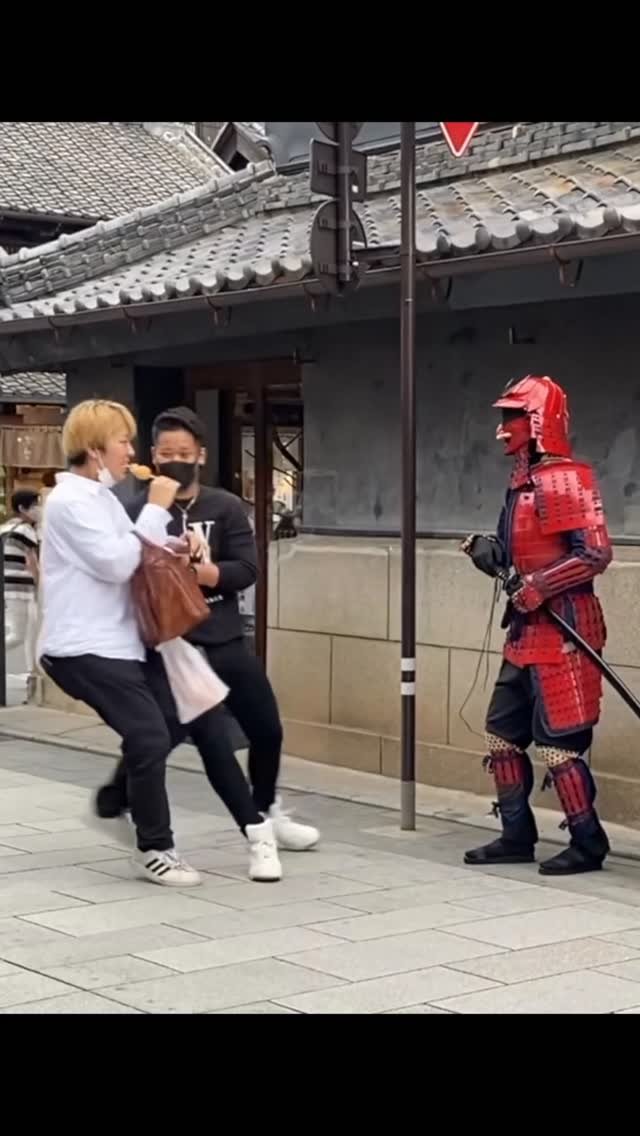 prankjapan 게시물 이미지: This Guy Was NOT Ready for a Samurai 😱#prank...