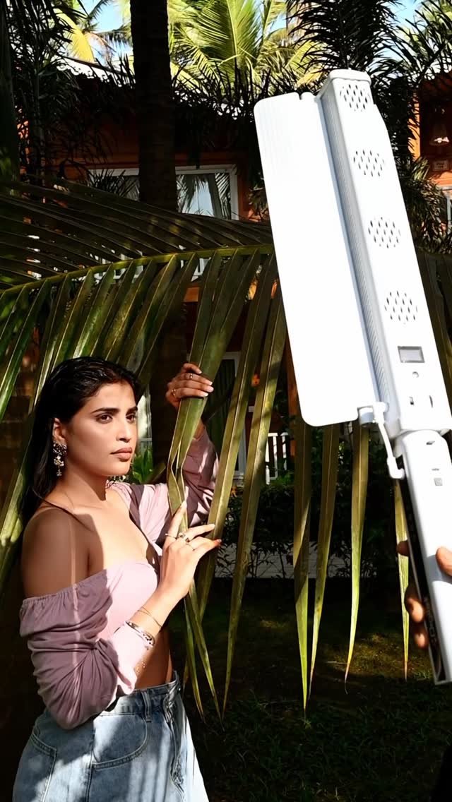 praveenbhat 게시물 이미지: Good lighting doesn’t just capture beauty…
It...