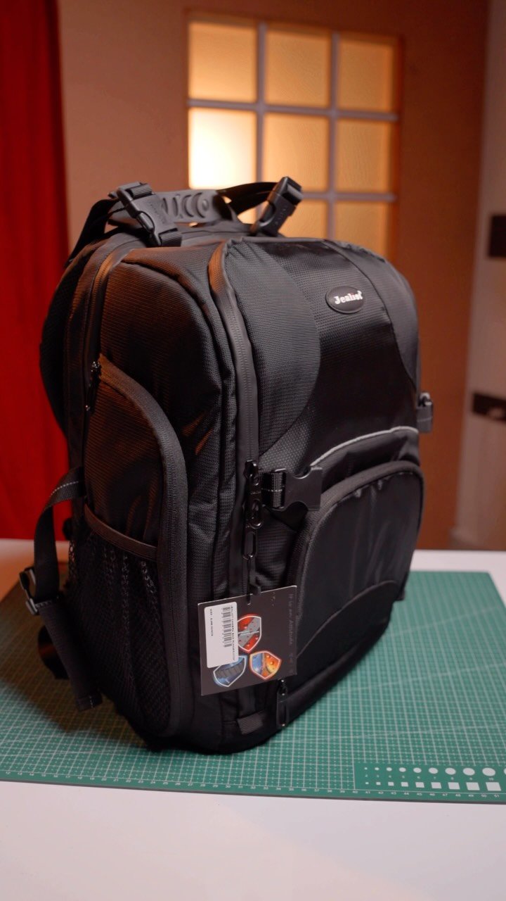 praveenbhat 게시물 이미지: ₹30,000–₹40,000 for a CAMERA BAG?! 😳🎒 I was...