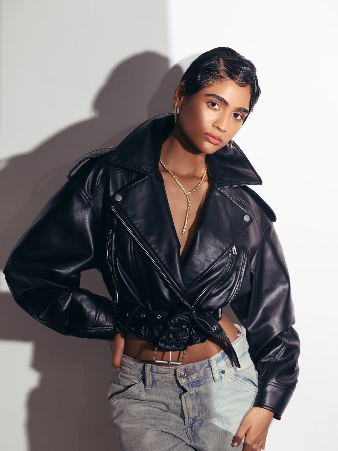 praveenbhat 게시물 이미지: Leather, light and attitude. 🖤

Loved creating...
