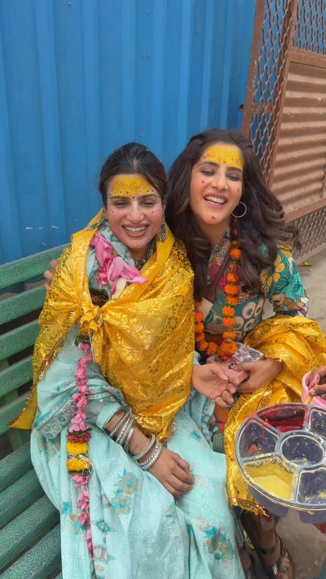 preeti_pahuja_chawla 게시물 이미지: Vrindavan ki galliyon mein masti bhi zaroori...
