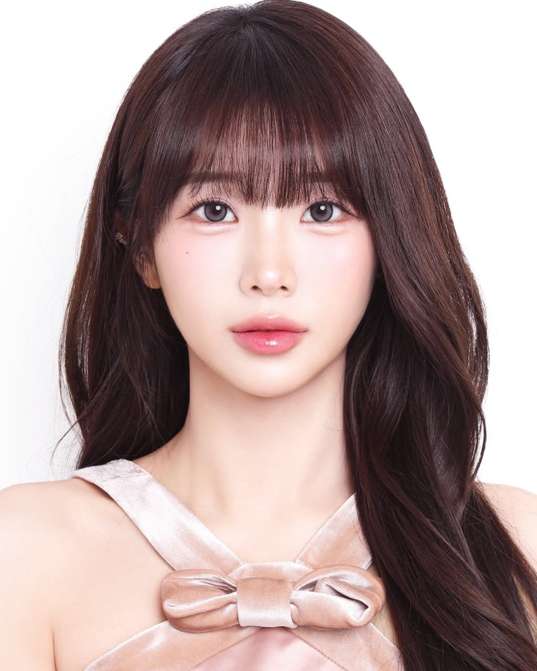 Photo shared by 프레피 스튜디오(압구정로데오사진관⋅서면사진관⋅증명사진) on April 10, 2025 tagging @preppy_studio. May be an image of 1 person.