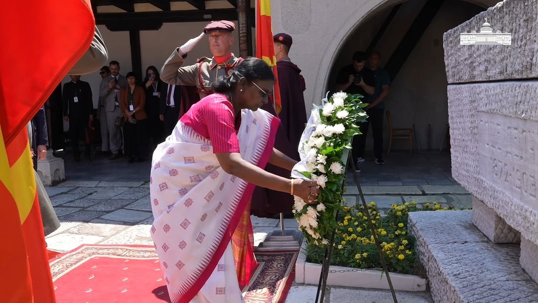 presidentofindia 게시물 이미지: President Droupadi Murmu laid a wreath at the...