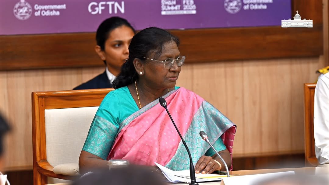 presidentofindia 게시물 이미지: President Droupadi Murmu graced the Black Swan...