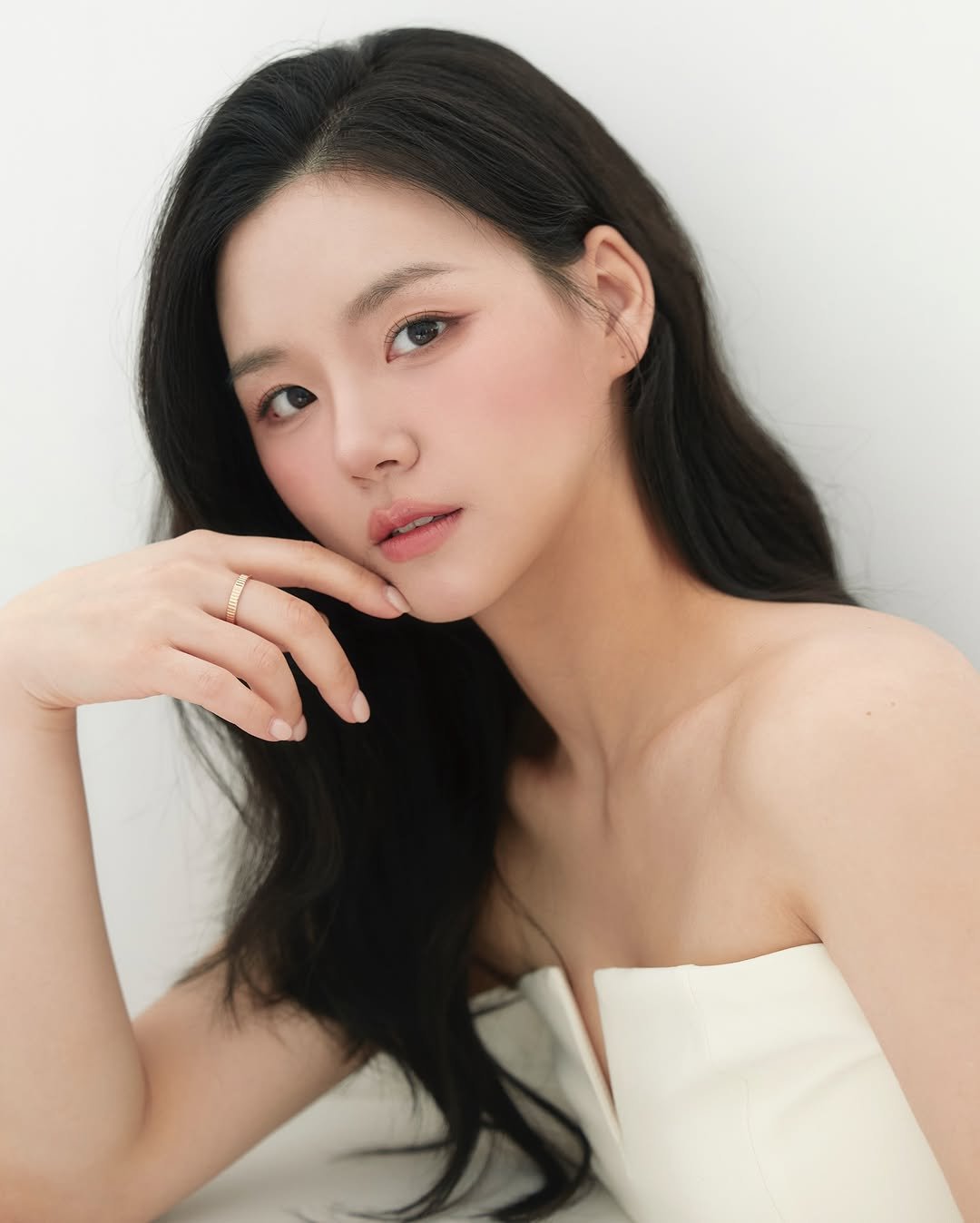 prettysw_ 게시물 이미지: 오래만에 사진이라 넘 씬나고요?
화이트/블랙 어떤 컨셉이 더...