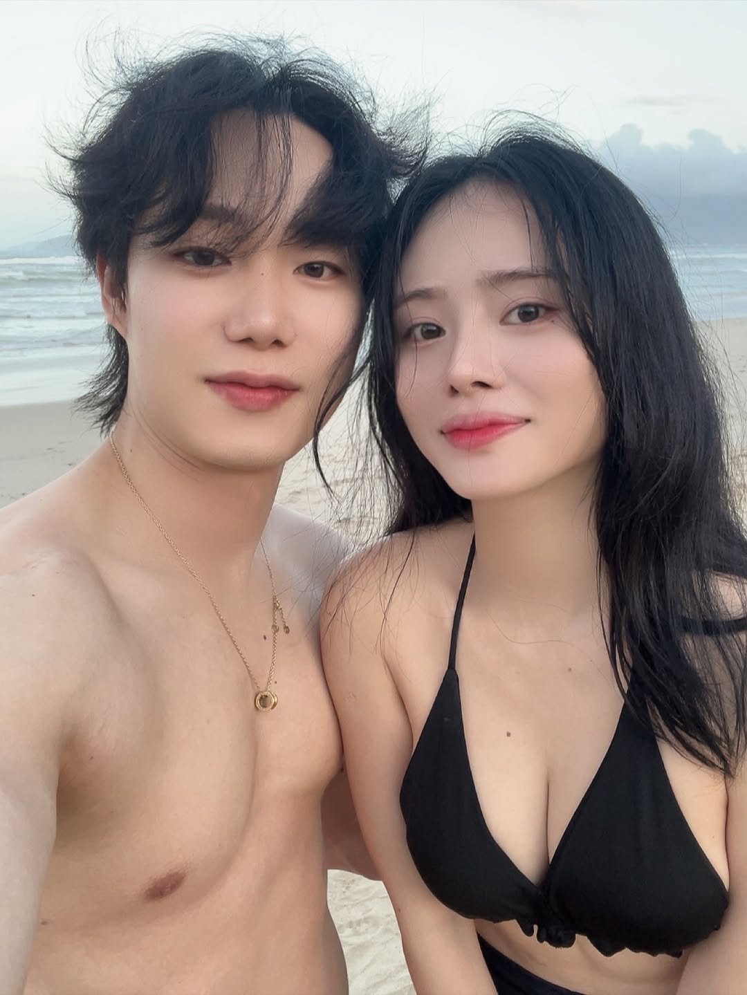 Photo shared by 박재훈 on December 23, 2025 tagging @qkrwogns99. May be an image of one or more people, hair, beach and text.