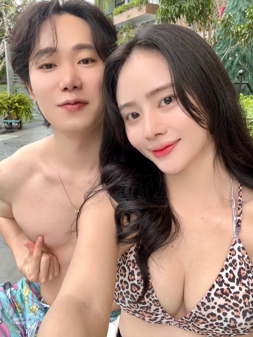 Photo shared by 박재훈 on December 25, 2025 tagging @qkrwogns99. May be an image of one or more people, hair, pool and text.