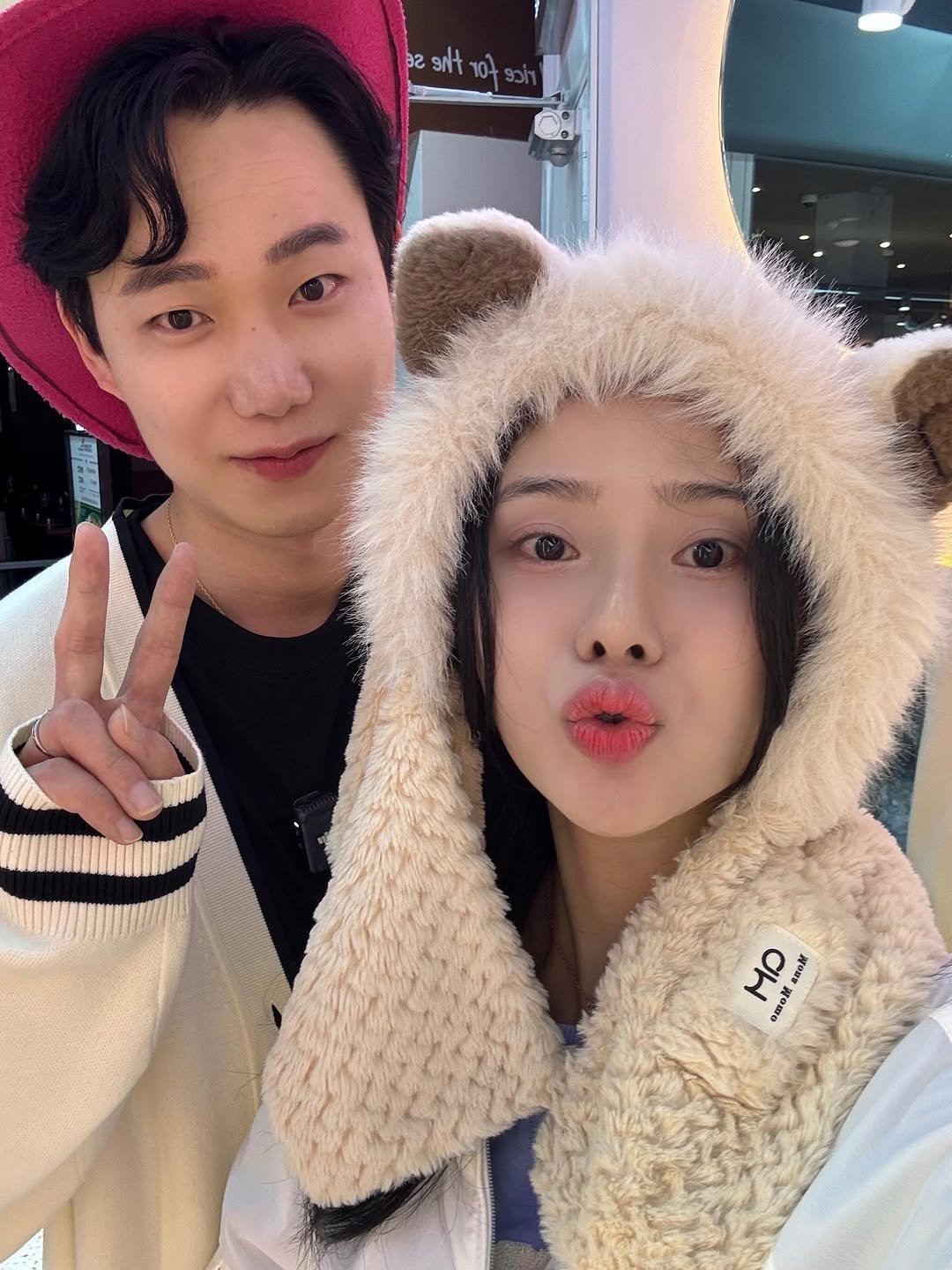 Photo shared by 박재훈 on October 16, 2025 tagging @qkrwogns99. May be an image of one or more people, bear, hat, parka, top and text.