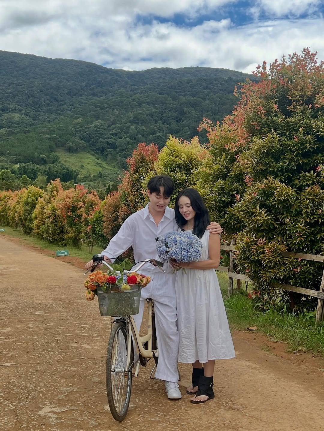 Photo shared by 박재훈 on October 15, 2025 tagging @qkrwogns99. May be an image of wedding, picnic and text.