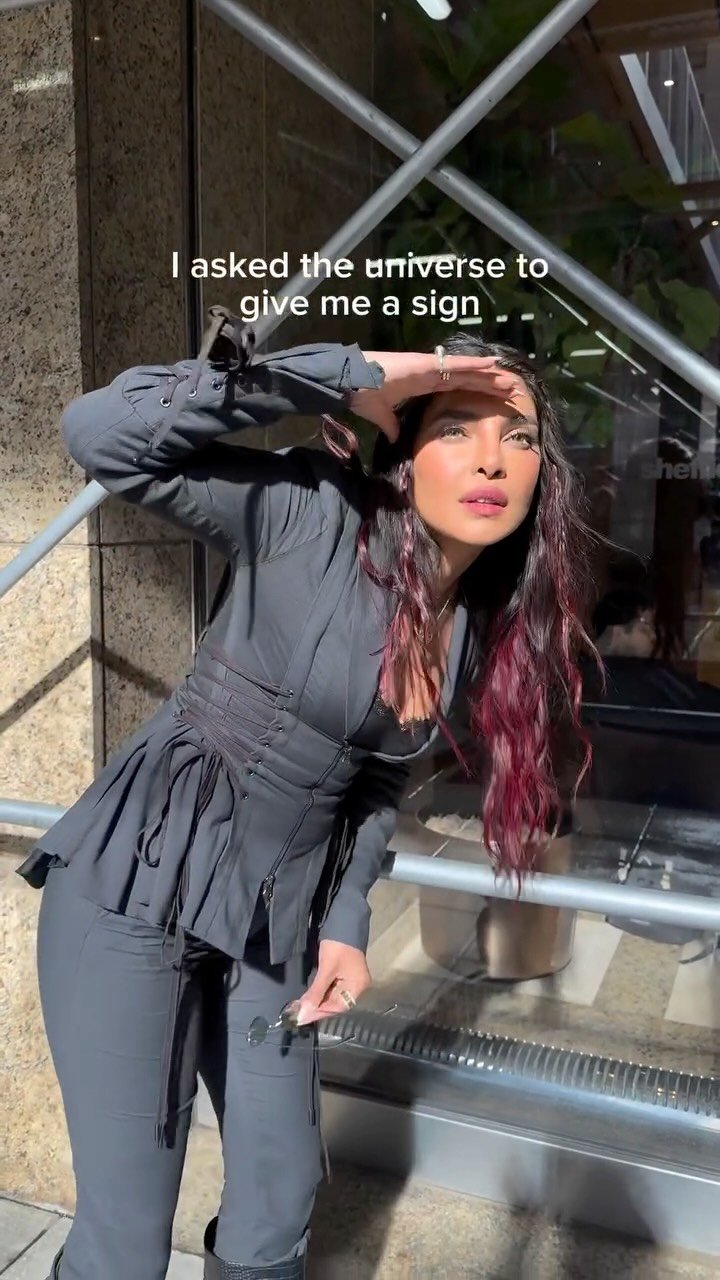 priyankachopra 게시물 이미지: All signs point to Bloody Mary! #TheBluff is...