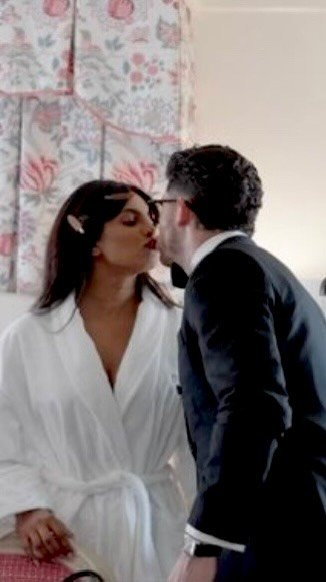 priyankachopra 게시물 이미지: What you didn’t see. @goldenglobes