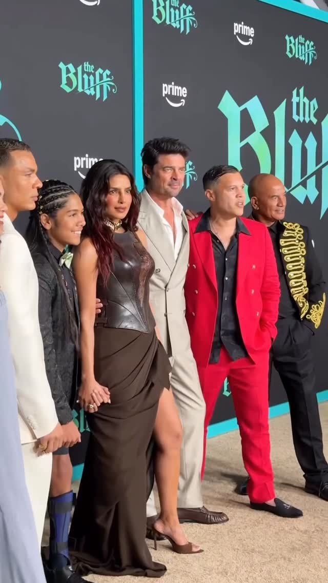 priyankachopra 게시물 이미지: Behind the scenes. 
Premiere Day for #TheBluff...