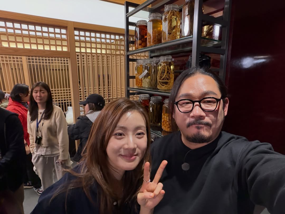 projectsyun 게시물 이미지: 식포일러 

강소라 배우님과

최강록 데프콘과 함께 

즐거운 찰영이였네요 

이날...