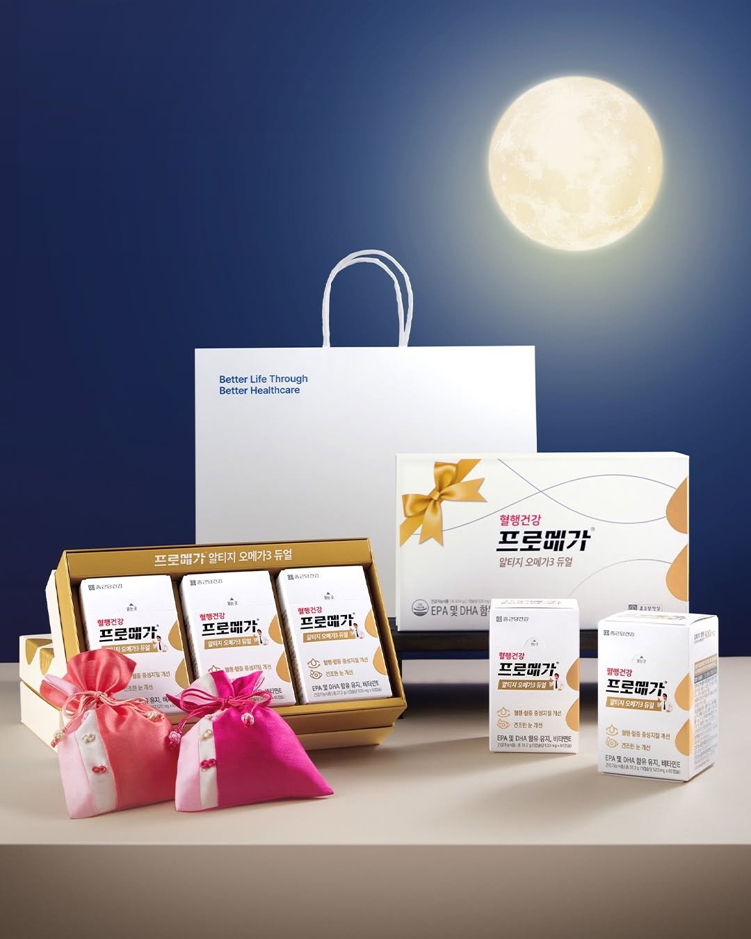 Photo by 혈행건강 프로메가 on October 01, 2025. May be an image of one or more people, makeup, tea, card, hamper, hand cream, bar soap and text.