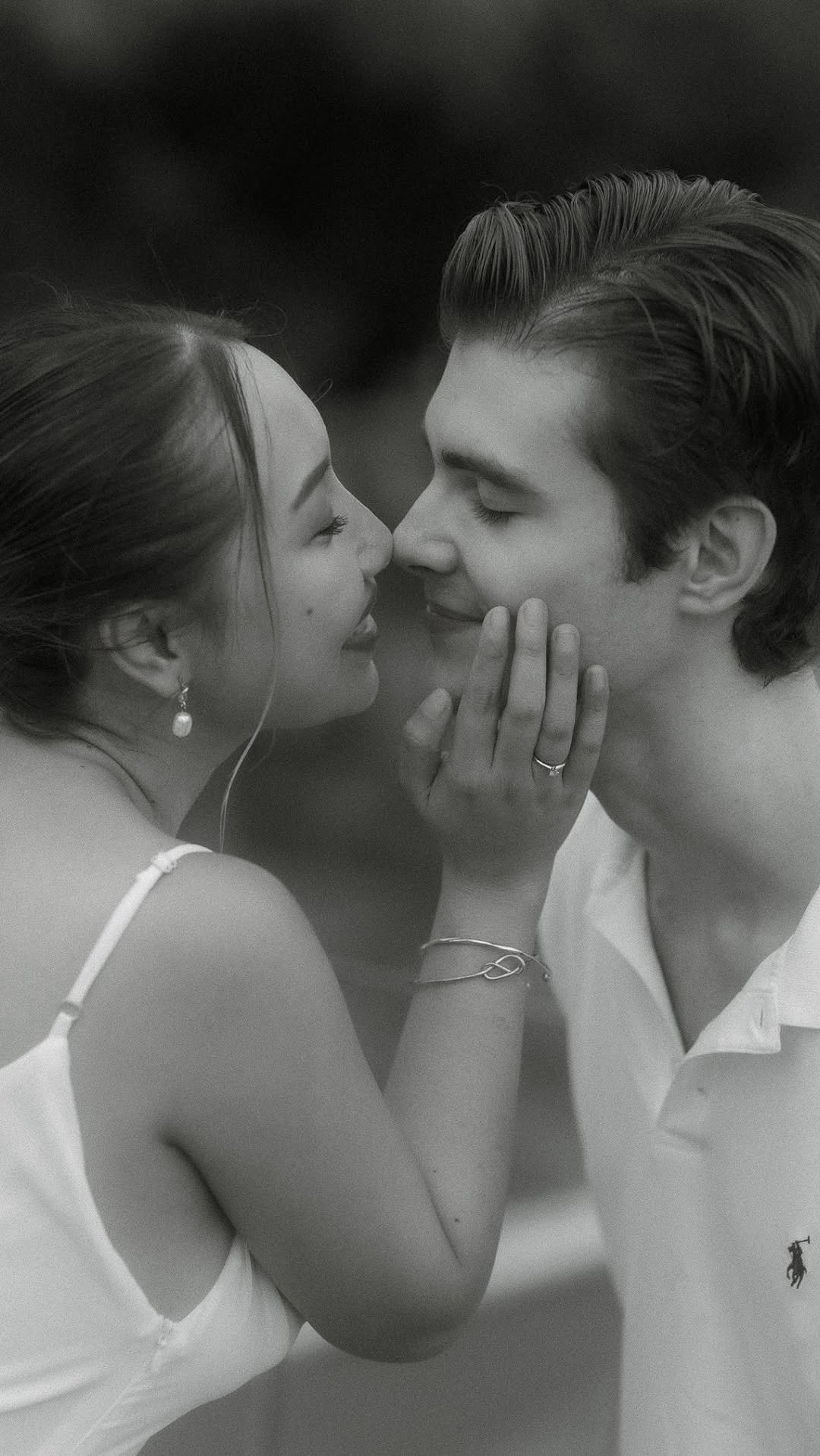 pugun.wisad 게시물 이미지: I love to kiss and my lipstick always leaves a...