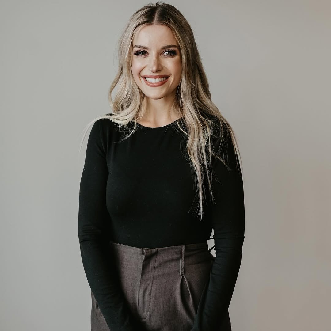 Photo shared by ADVANCED SKIN TREATMENTS : Your Skins Bestfriend ✨ on May 12, 2025 tagging @daniellezowty, @thenailloungenanaimo, and @emeraldpinephotography.