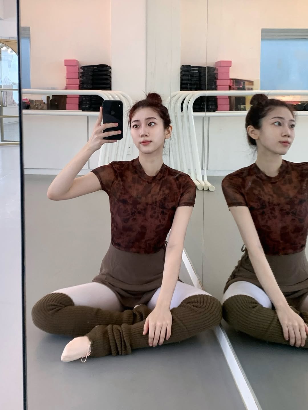 Photo by 황지현 on November 16, 2025. May be an image of dancing and text.