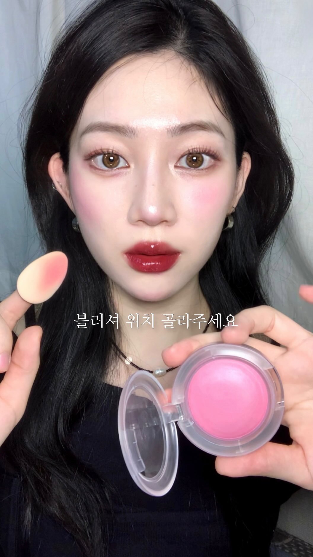 pure_hwang 게시물 이미지: 메이크업할 때마다 난제... 골라주세요..