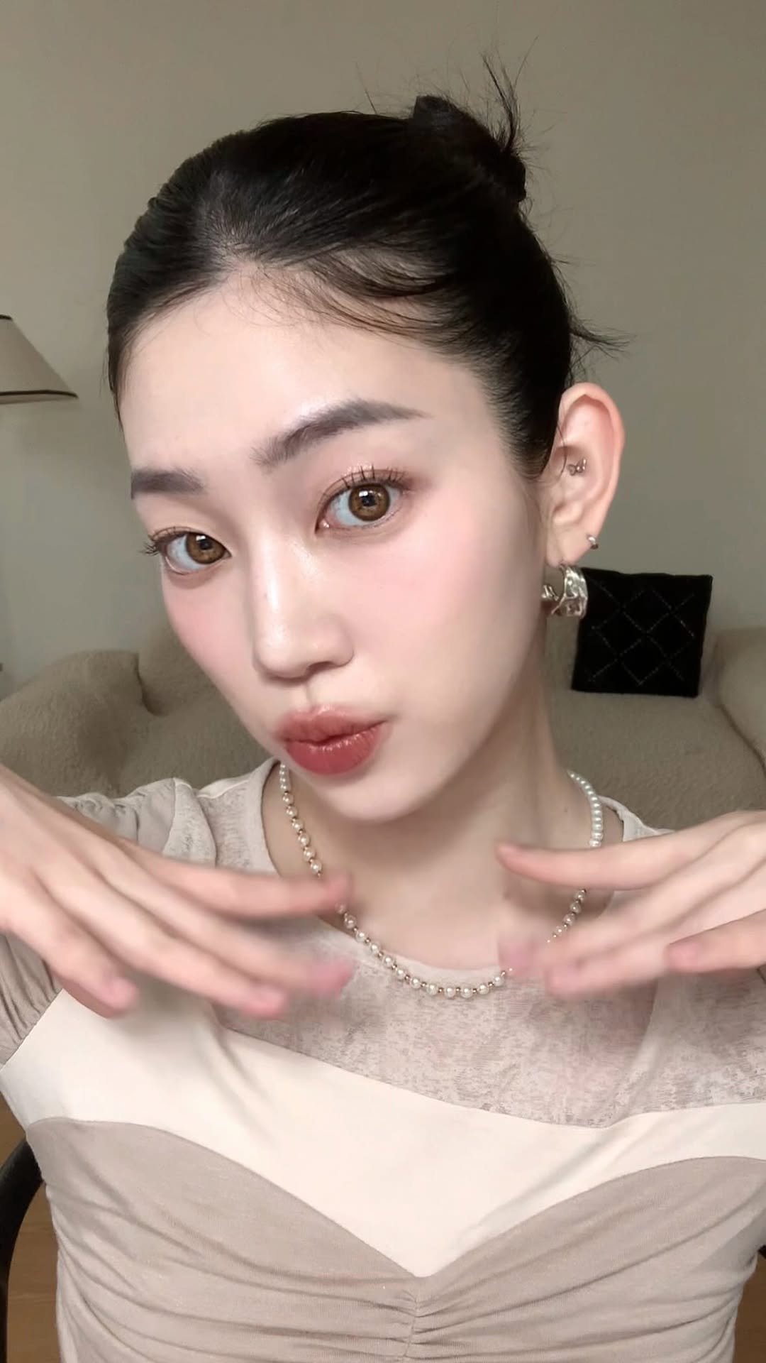 pure_hwang 게시물 이미지: 가르마도 뒷모습도 세련되게🪮 쉬우니까 따라 해보세요♥