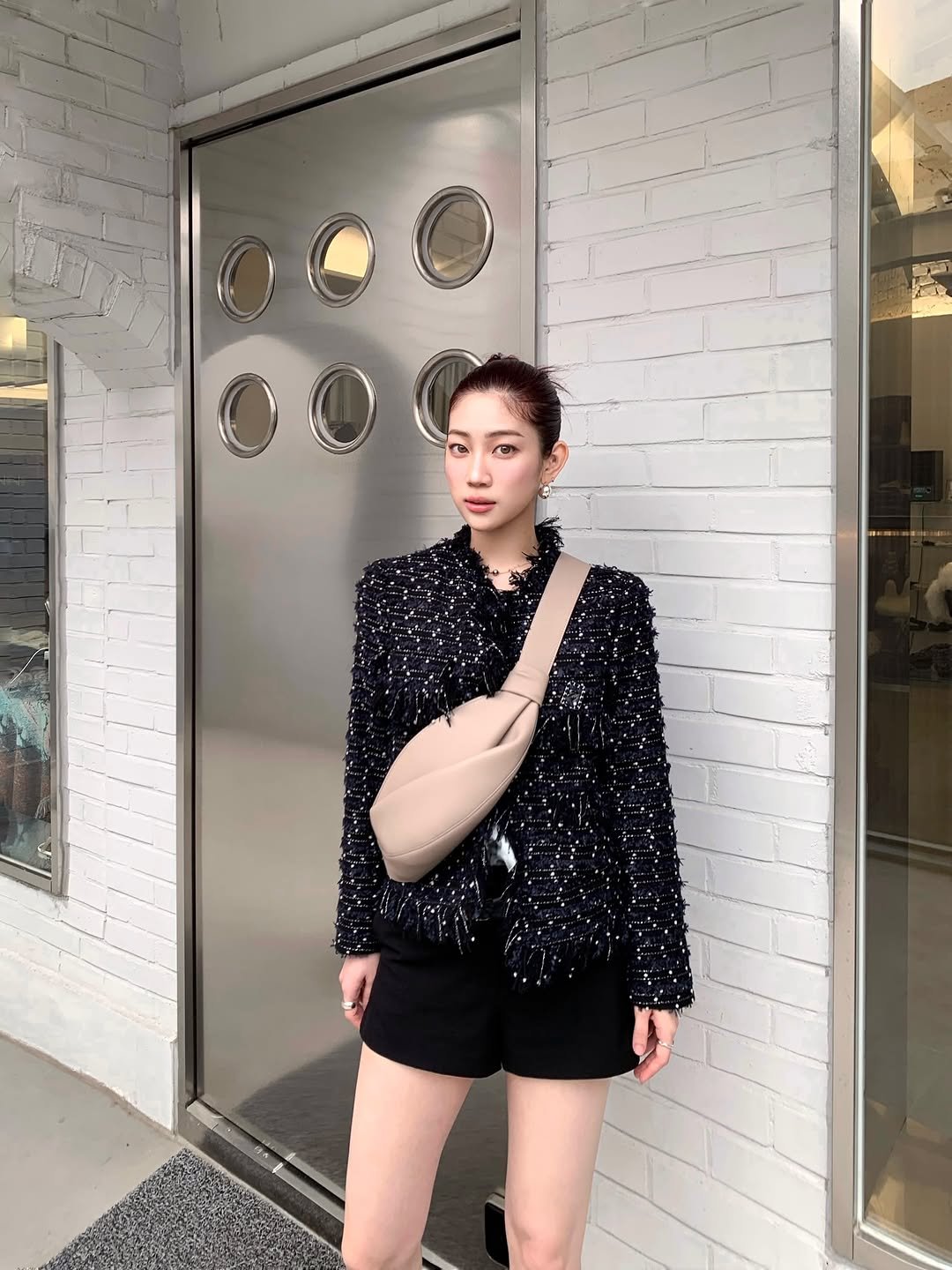 Photo shared by 황지현 on November 08, 2025 tagging @itmichaa.official, and @polene_paris. May be an image of shorts, blazer, top and text.