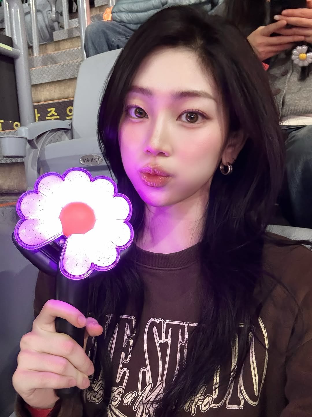 Photo shared by 황지현 on December 18, 2025 tagging @xxxibgdrgn. May be an image of text.