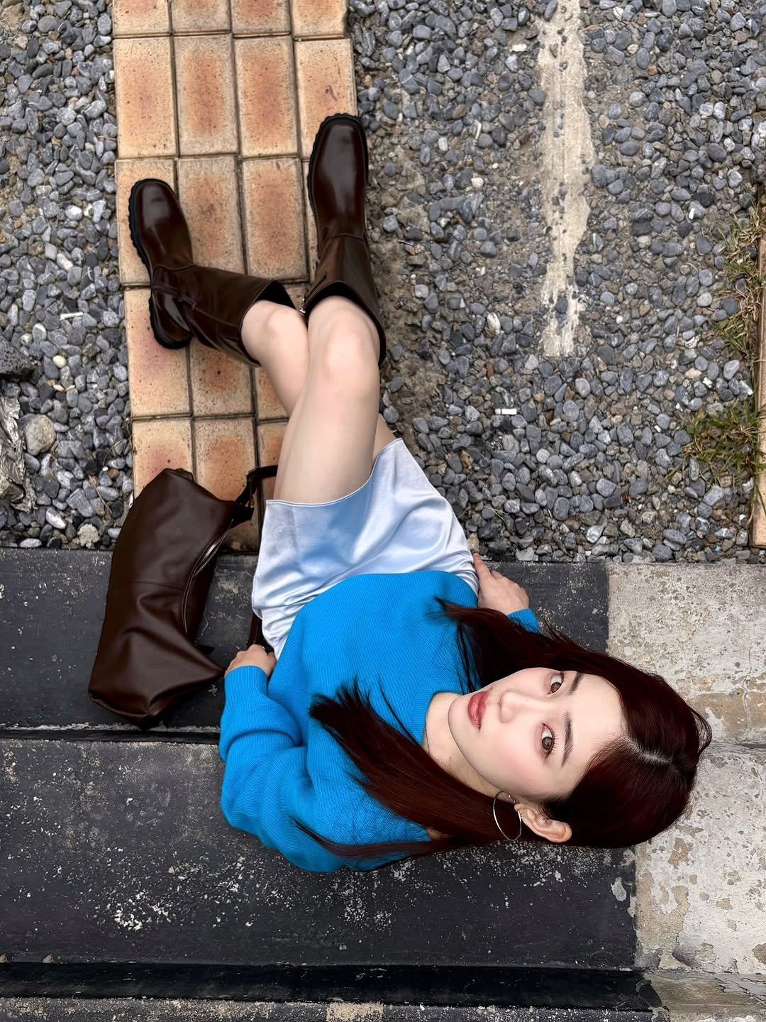 Photo shared by 황지현 on November 11, 2025 tagging @joygryson_official, @ttudement, and @folnua_official. May be an image of one or more people, hair, duffle coat, miniskirt, boots, cardigan, outdoors and text.