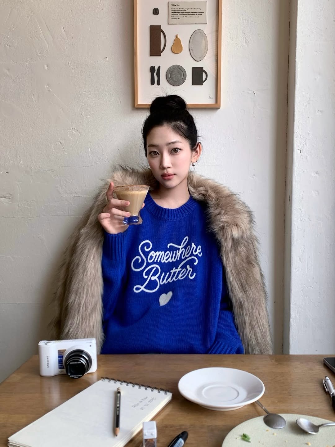 Photo shared by 황지현 on December 25, 2025 tagging @somewherebutter, @afterhours.co.kr, and @cafemajui. May be an image of coffee cup, sweatshirt, parka, top, cornflower and text.
