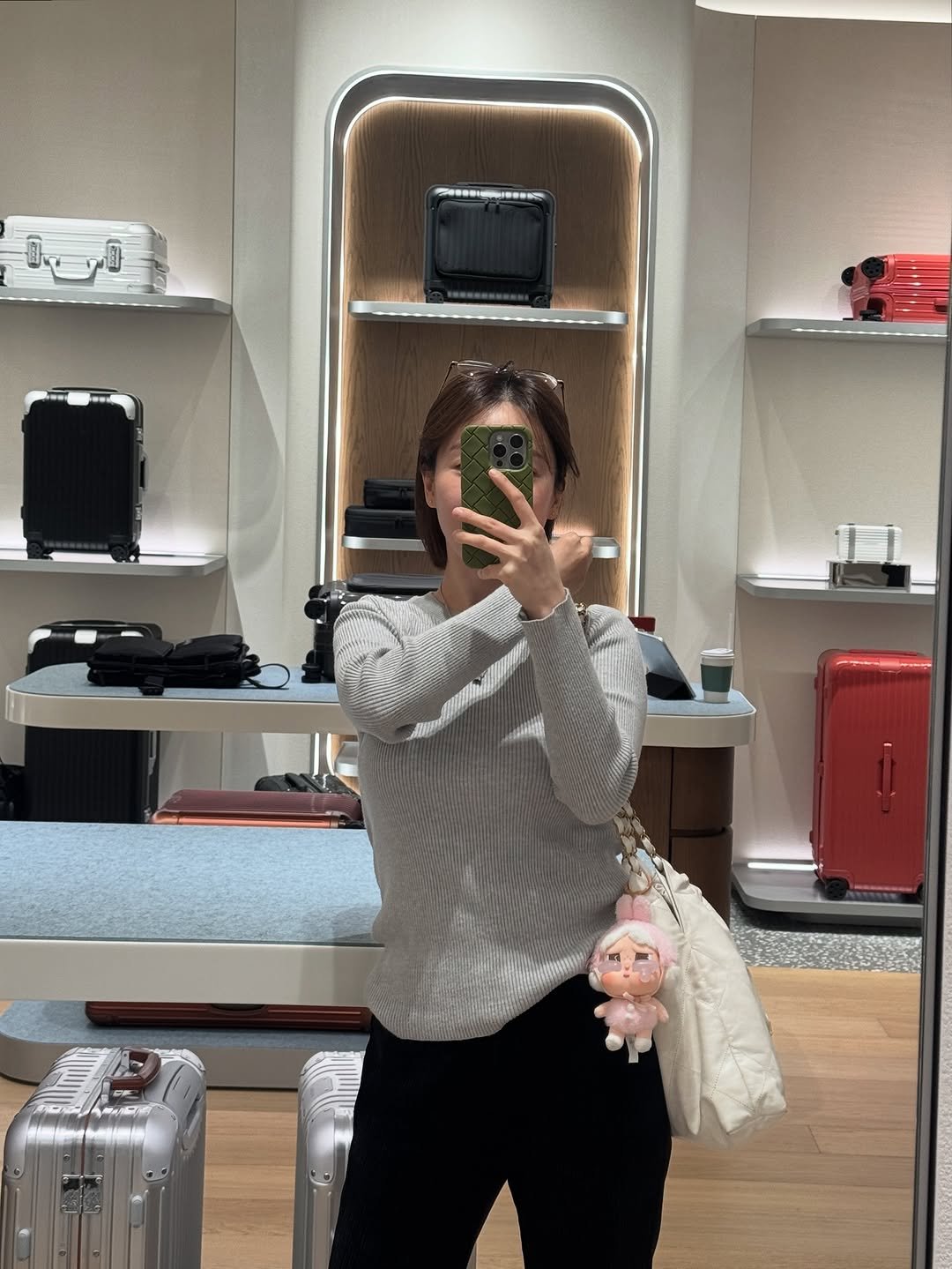 Photo by 에스테틱 퓨리에 대표 차지혜 on April 23, 2026. May be a selfie of clothes hanger, mirror and text.
