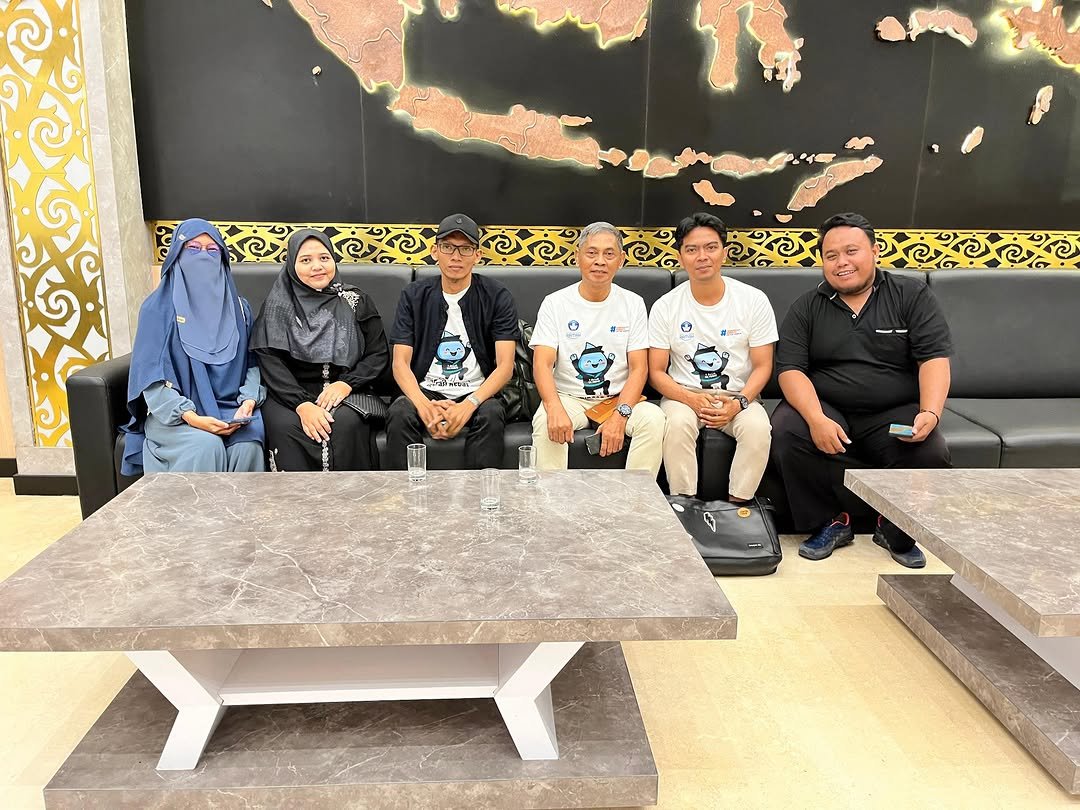 purnamarina520 게시물 이미지: Bersama para alumni STKIP beserta dosennya 😍