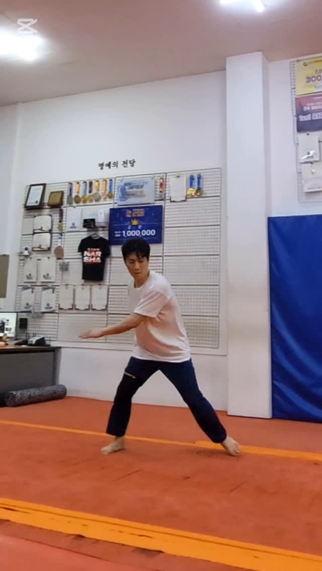 purple.real_ 게시물 이미지: 천안팀나르샤 & 평택팀나르샤 

금요일 전문반운동 
부상없이 계속계속...