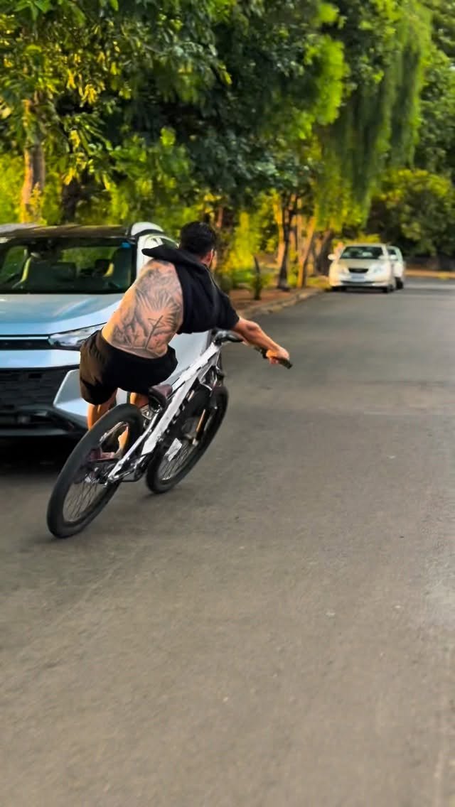 puyol46_ 게시물 이미지: Quase que eu arranco o pára-choque...