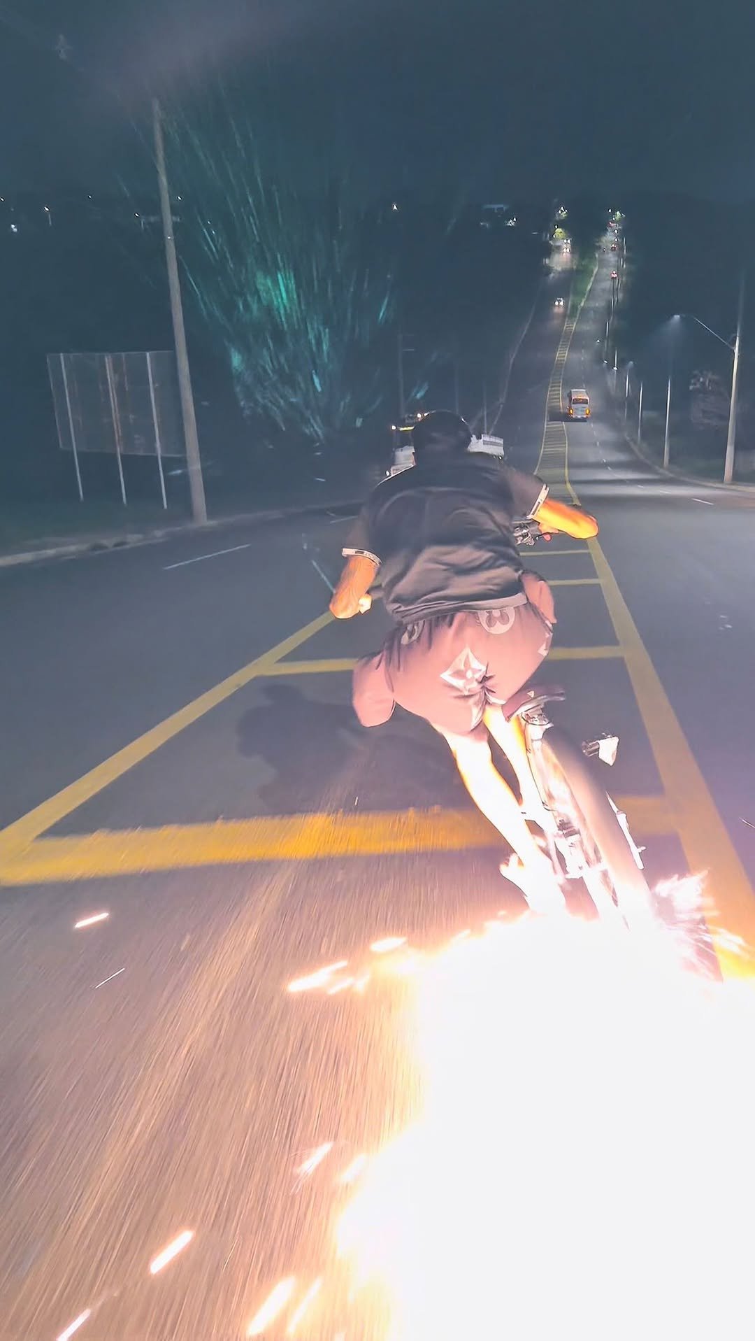 puyol46_ 게시물 이미지: Na frente do Caminhão...