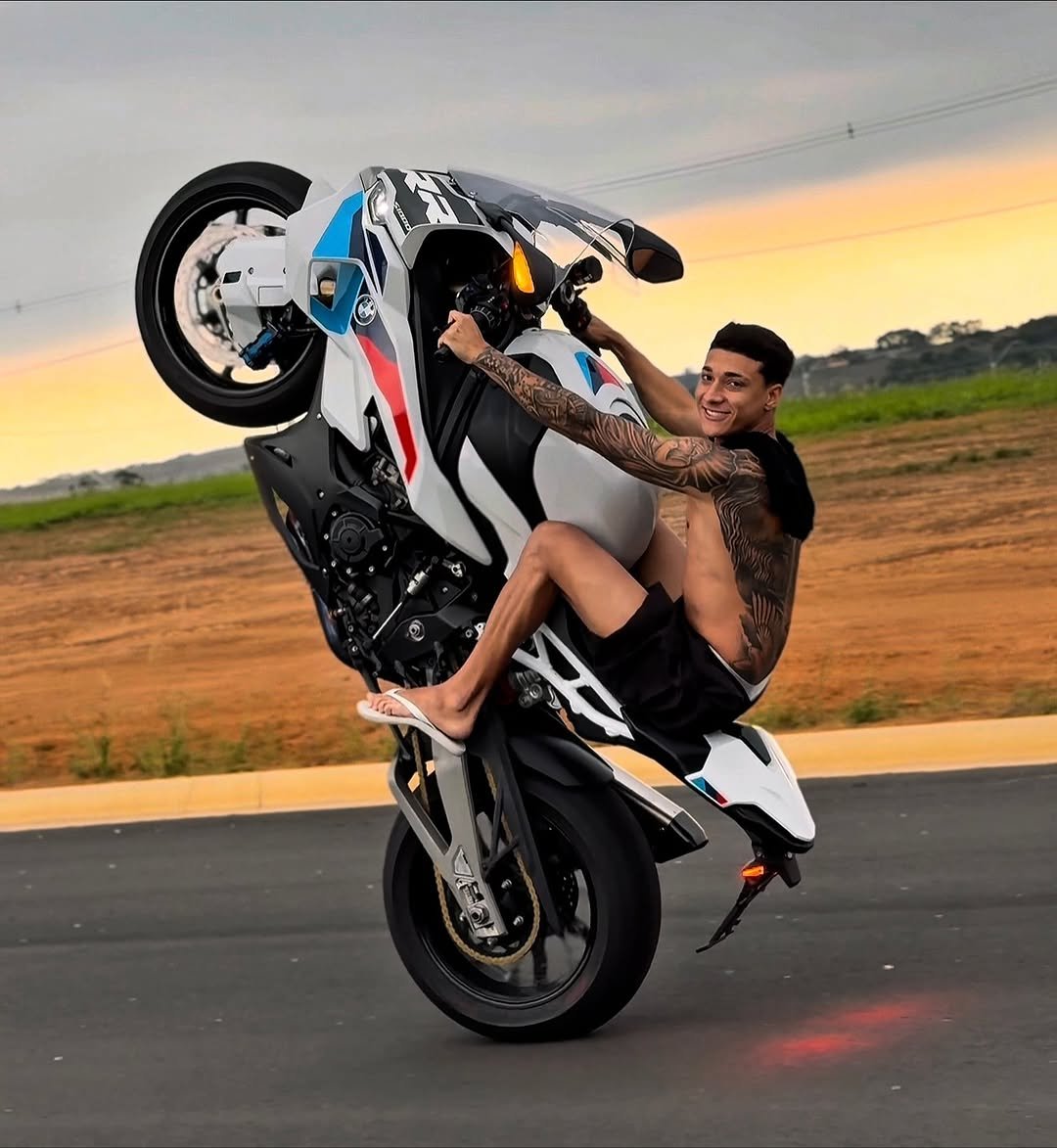 Photo by GUILHERME on October 31, 2025. May be an image of dirt bike, motorcycle and text.