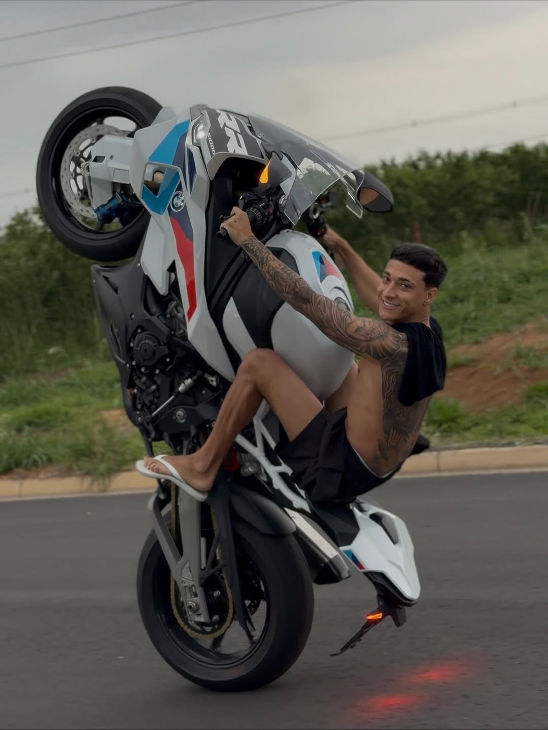 Photo by GUILHERME on October 30, 2025. May be an image of motorcycle and text.