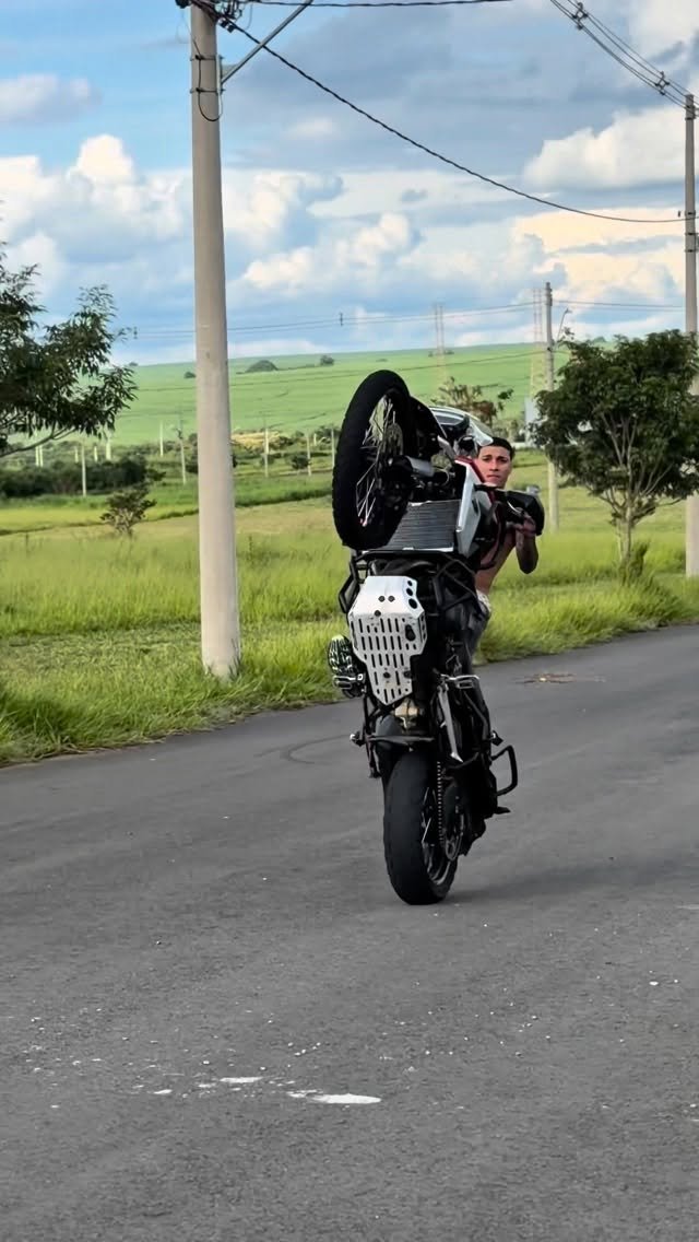 puyol46_ 게시물 이미지: Passadão de t8🐯
•
•
•
•
•
#grau #grauderua...