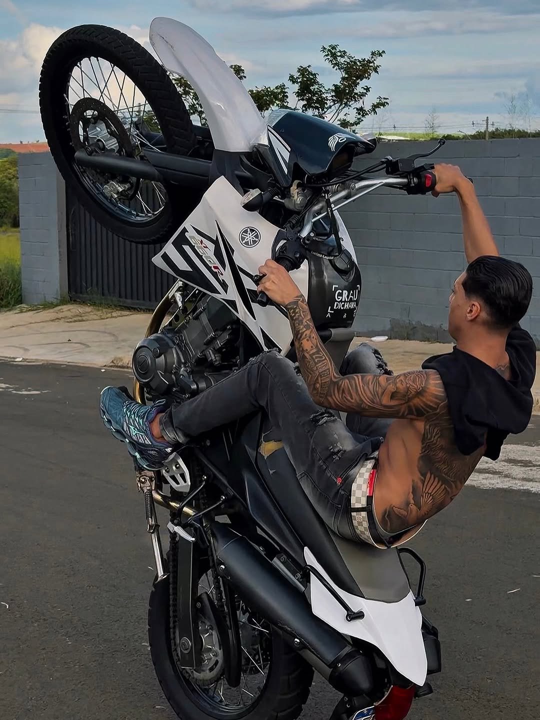 Photo by GUILHERME on February 03, 2026. May be an image of dirt bike, motorcycle and text.