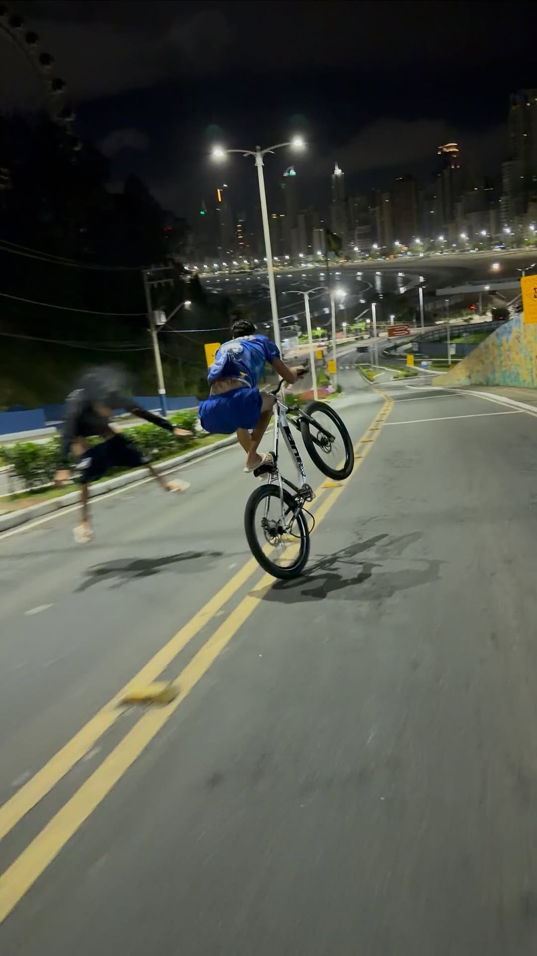 puyol46_ 게시물 이미지: Na Descida proibida 🚳🎡
•
•
•
•
#grau...