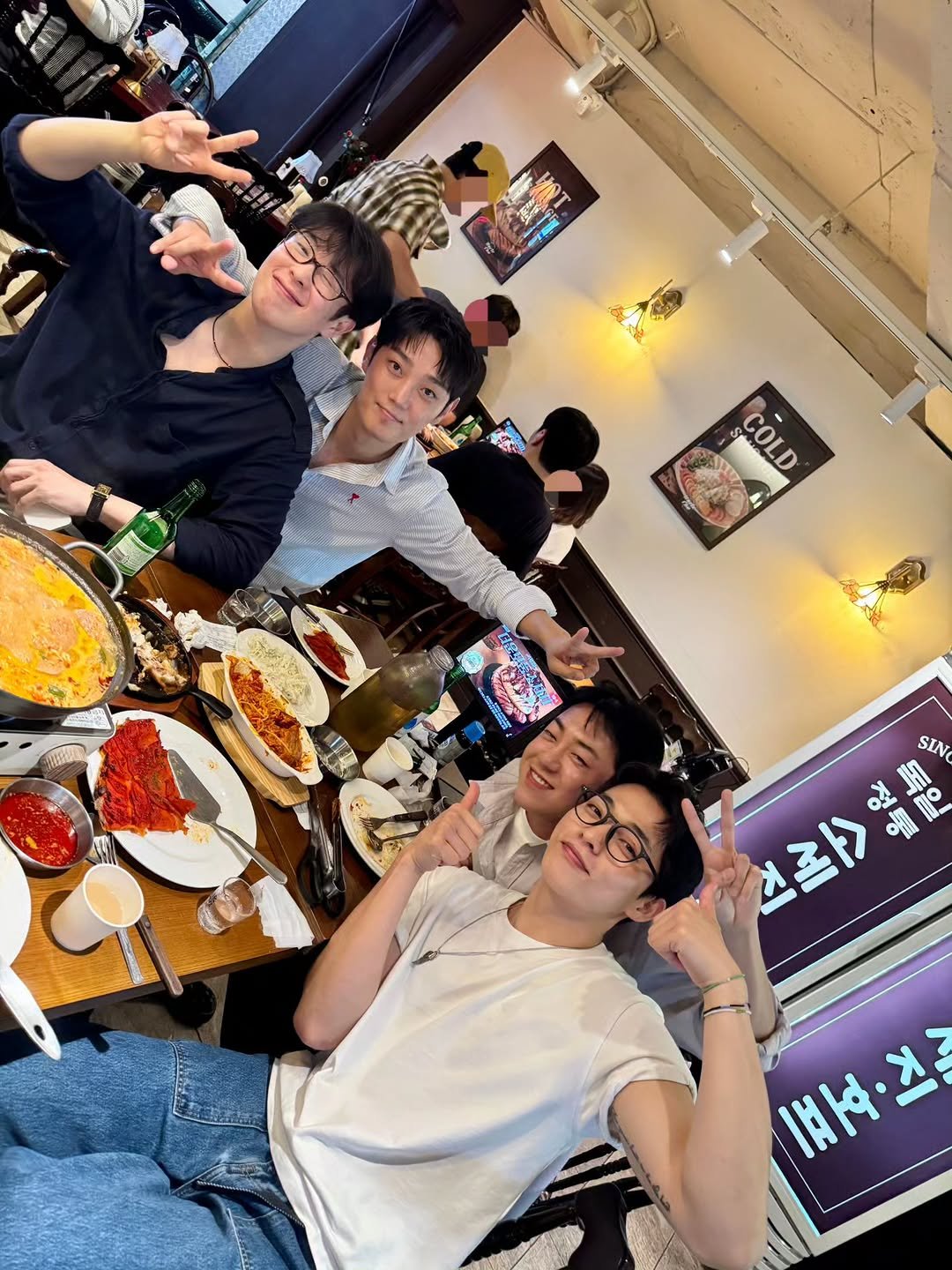 pyojihoon_official 게시물 이미지: 구운고 친구들과 만난 봉근대