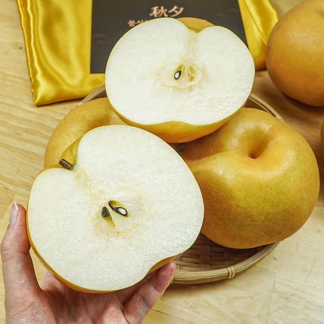 Photo shared by 리틀식탁 LittleTable on September 22, 2025 tagging @dolfarmer_official. May be an image of apple, pear and text that says '秋夕'.