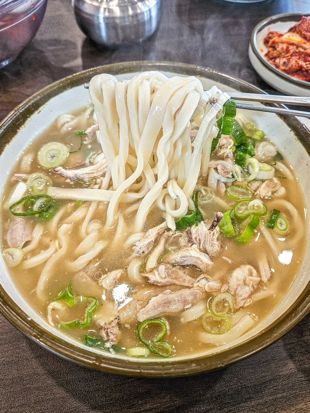 Photo by 리틀식탁 LittleTable on August 11, 2025. May be an image of ramen, chopsticks, noodles and text.