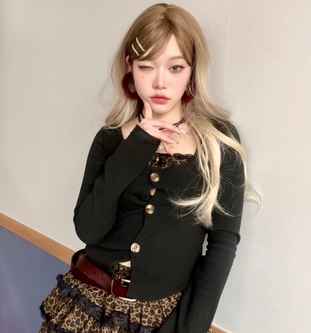 Photo by ひna 히나 on February 23, 2026. May be an image of one or more people, hair, costume and text.