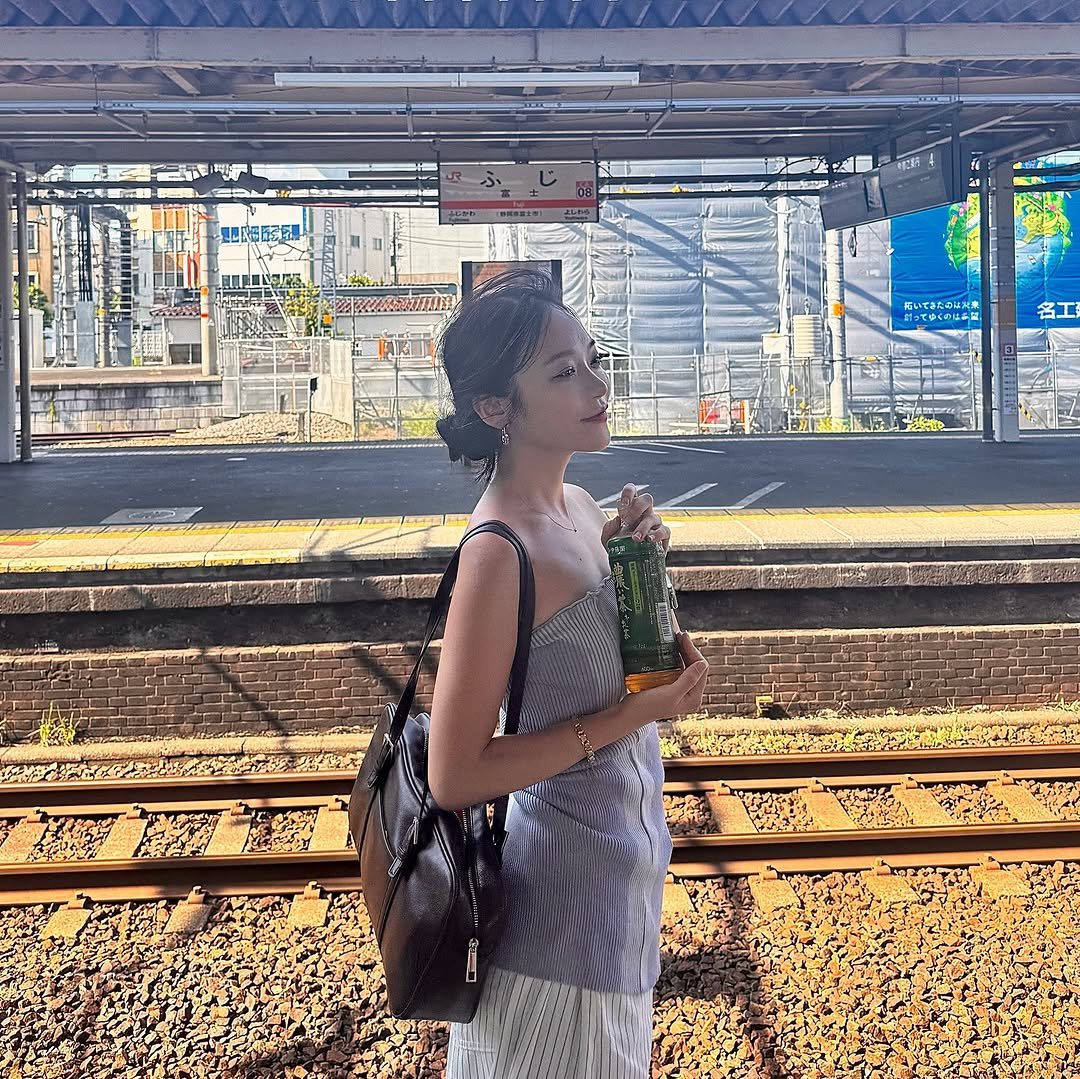 Photo by ひna 히나 on August 02, 2025. May be an image of 1 person, train, railroad, terminal and text.