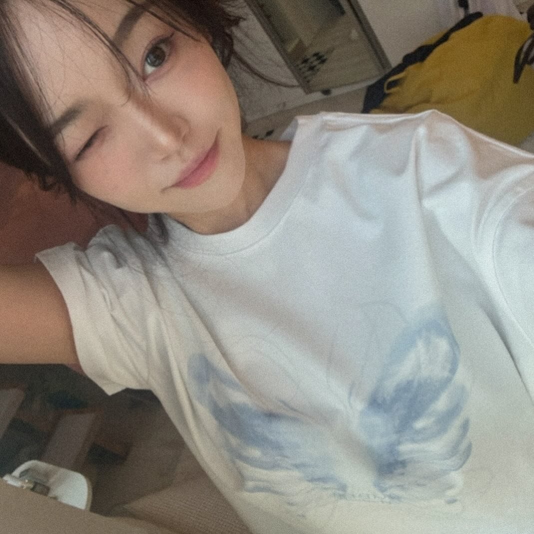 Photo shared by ひna 히나 on May 05, 2025 tagging @veteze_official.