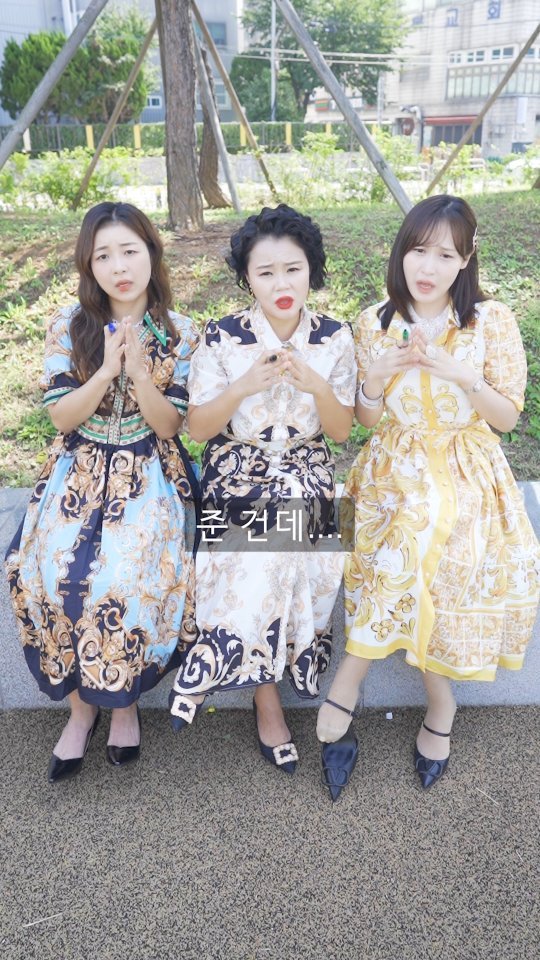 qgwqgw 게시물 이미지: 👩 재벌 여친의 10억 받은 사생팬 🧒

#숏플레이 #스케치코미디 #코미디 #개그...