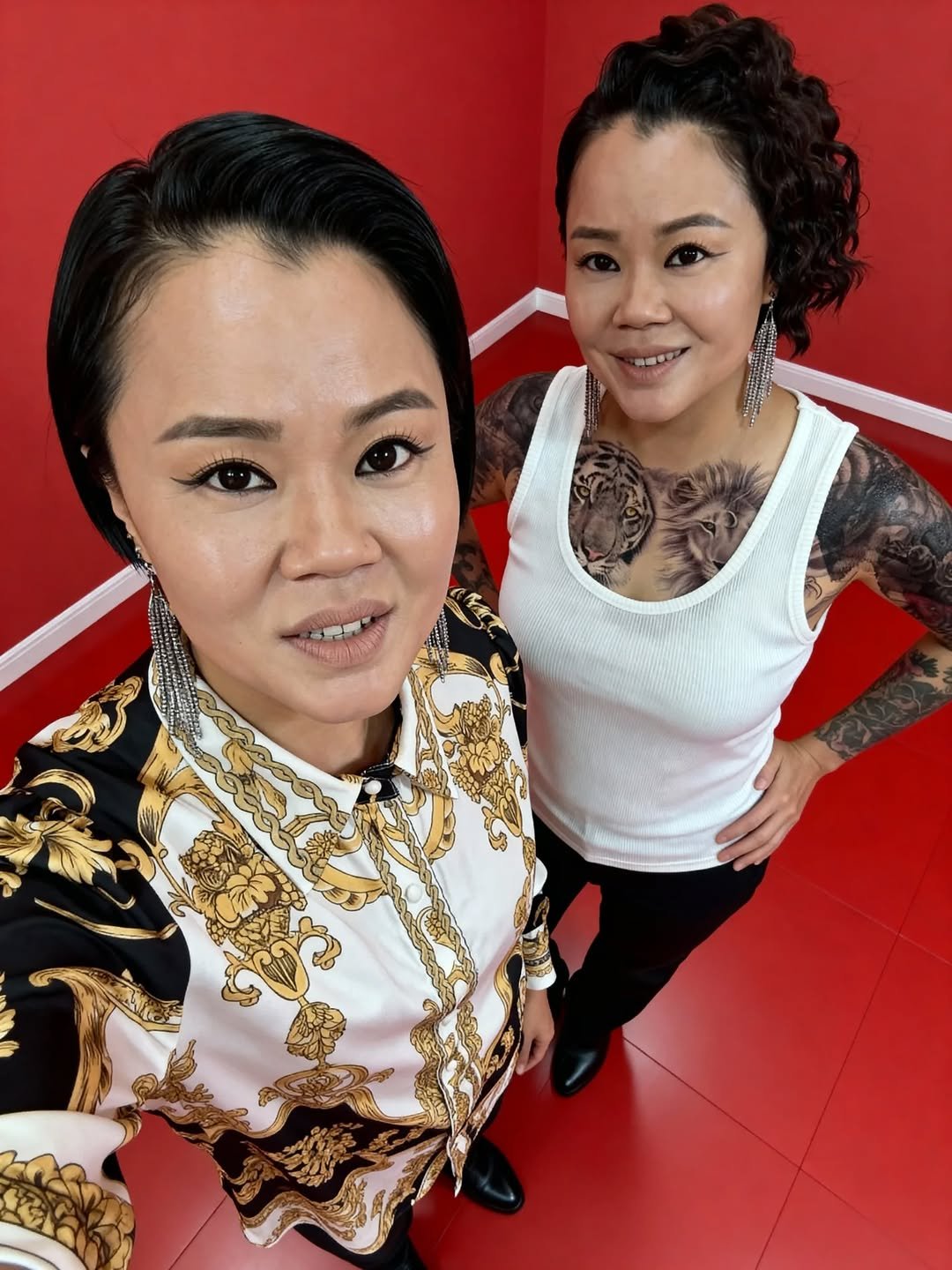 Photo by 개그우먼 현정 & 숏플레이 인스타그램 on September 29, 2025. May be a selfie of 2 people, tattoo and text.