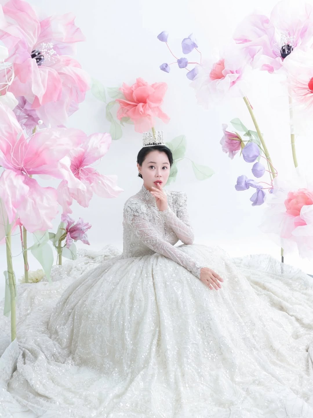 Photo shared by 개그우먼 현정 & 숏플레이 인스타그램 on July 29, 2025 tagging @mr_pansama, @daegu5850110, and @oneulfamily. May be an image of dress, gown and text.