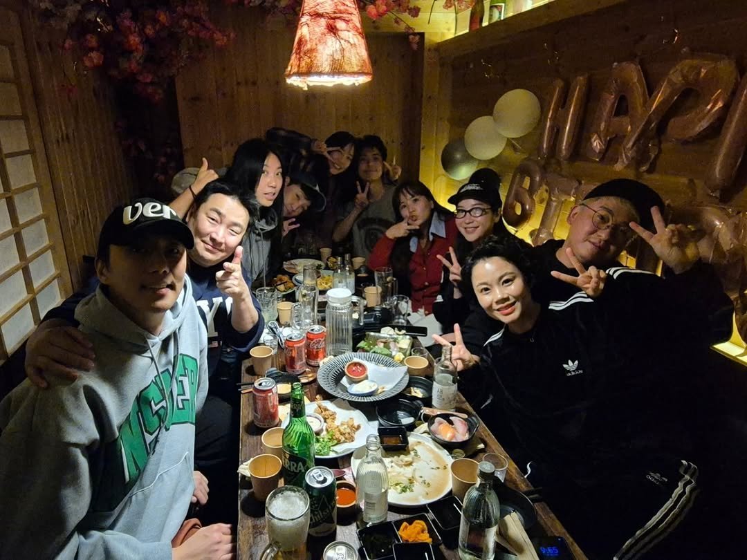 Photo shared by 개그우먼 현정 & 숏플레이 인스타그램 on November 14, 2025 tagging @hunplay, @jjunsoo_lee, @ssim109, @joojoo_official, @nuri_kong, @misunyuuuu, @yongjaekim2024, and @realmcjihwan. May be an image of one or more people, hot pot and text that says 'ver'.