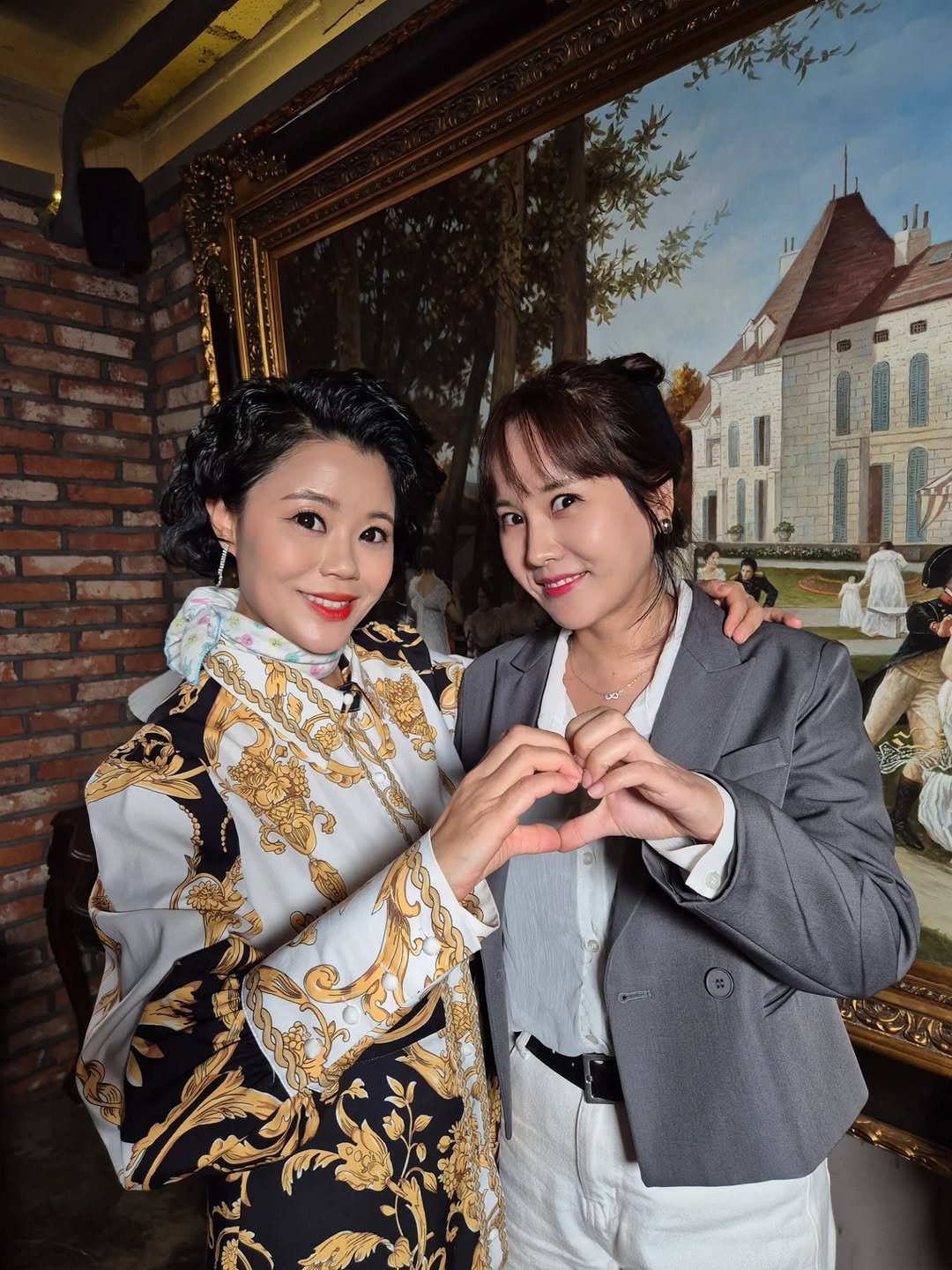 Photo shared by 개그우먼 현정 & 숏플레이 인스타그램 on November 18, 2025 tagging @misunyuuuu. May be an image of one or more people.