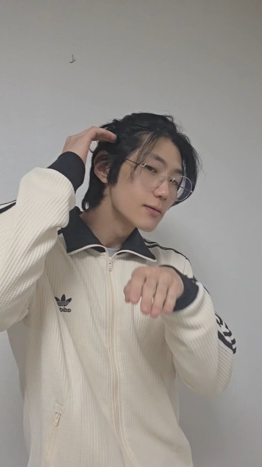 qkrgktkxks 게시물 이미지: 🤫...